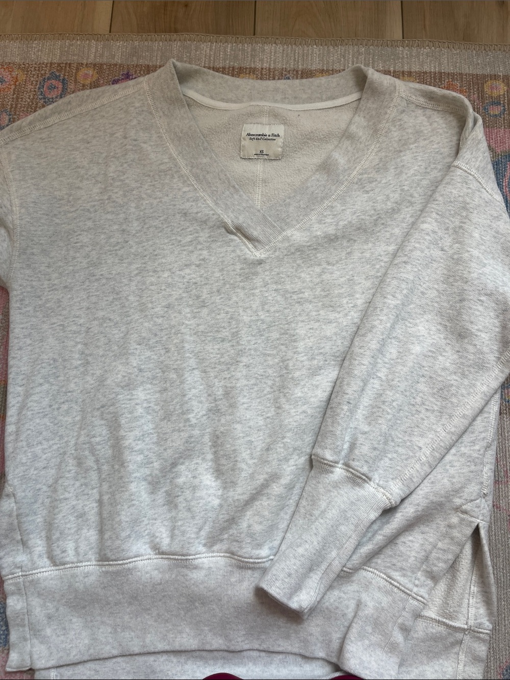 Abercrombie & Fitch Men's Light Gray V-Neck Sweater